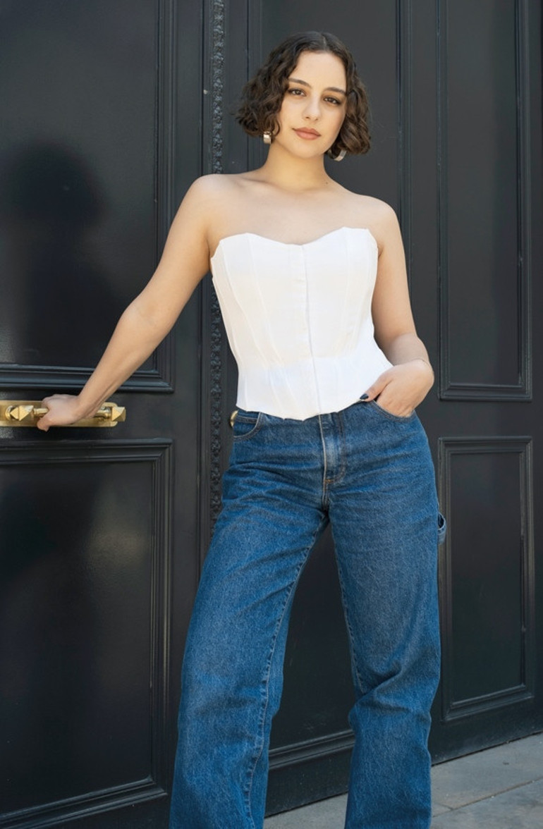 Müziğinde Doğu’yla Batı’yı buluşturan Bade ‘Evde Yok’u çıkardı ‘Yeni yeni içimdeki çocuğu okşamaya başladım’