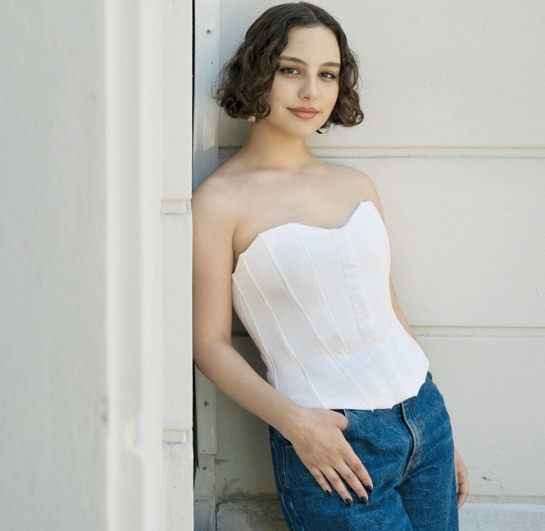 Müziğinde Doğu’yla Batı’yı buluşturan Bade ‘Evde Yok’u çıkardı ‘Yeni yeni içimdeki çocuğu okşamaya başladım’