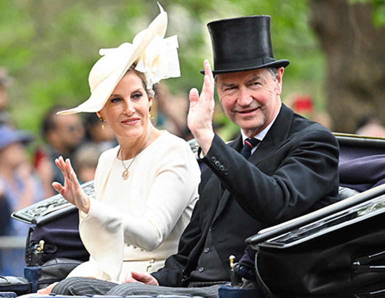 Yine herkesten rol çaldı: Benim adım Louis... Sadece iki dakika uslu durabilirim...