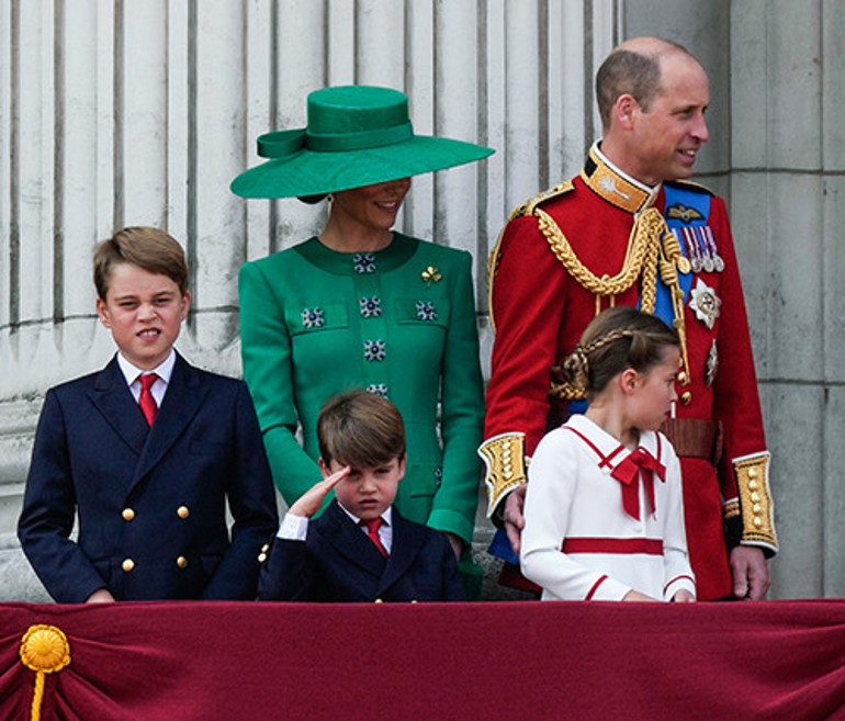 Yine herkesten rol çaldı: Benim adım Louis... Sadece iki dakika uslu durabilirim...