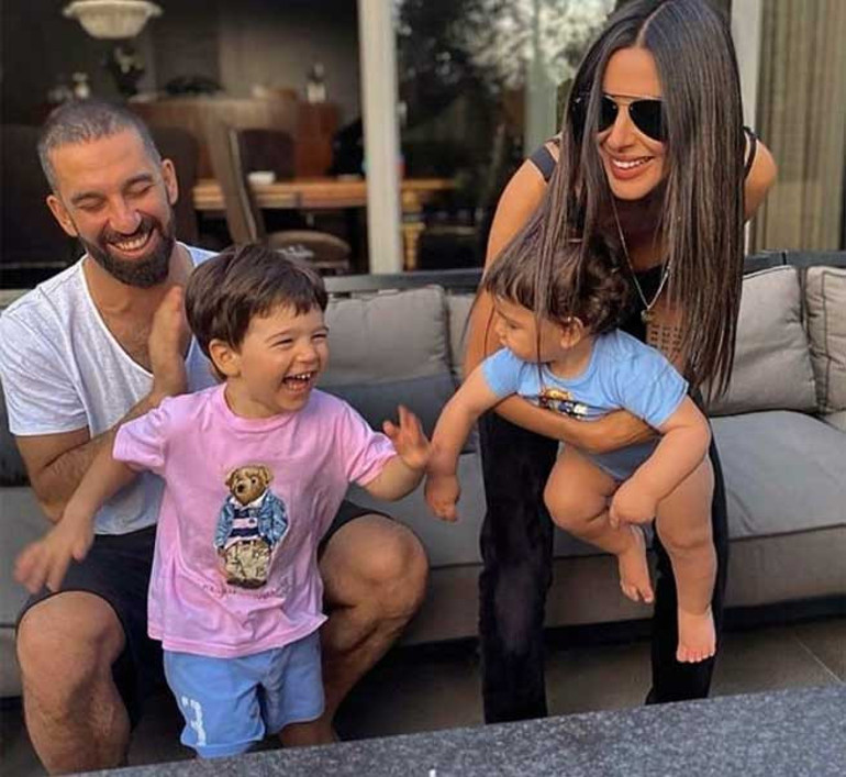 Üçüncü bebek yolda Arda-Aslıhan Turan çiftinin büyük heyecanı...