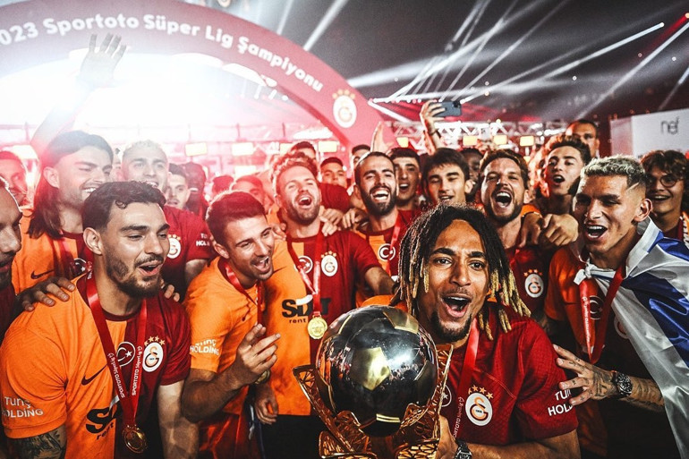 Galatasarayın sağ beki Sacha Boeydan flaş açıklamalar Transfer, Fatih Terim, Torrent, Icardi, Fenerbahçe ile şampiyonluk yarışı...