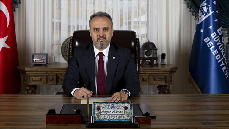 Bursa Büyükşehir Belediyesi, sanatçı Hüseyin Turanın konserini iptal etti