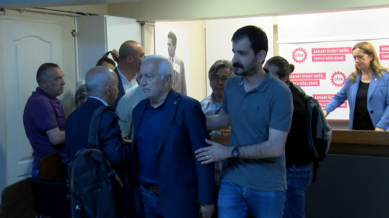 DİSK yöneticisi gazeteci ile tartıştı: Gelme lan bir daha