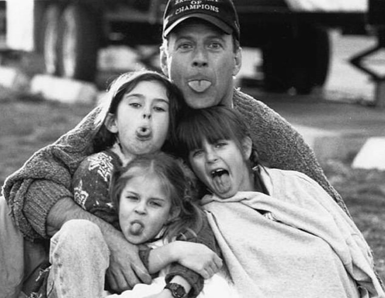 Ünlü oyuncu amansız hastalığın pençesine düşmüştü: Bruce Willis’ten torunuyla ilk poz geldi