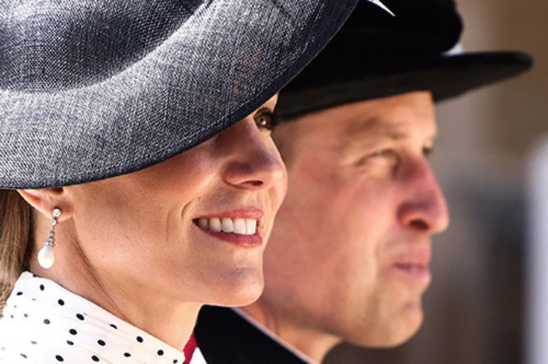 Aldatma söylentilerinin gölgesinde... Gözleri onu arayıp buldu... Bakışlarını karısından alamadı