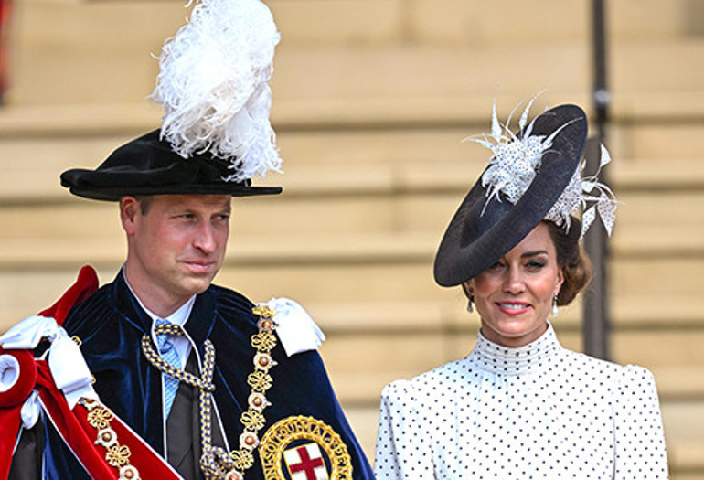 Aldatma söylentilerinin gölgesinde... Gözleri onu arayıp buldu... Bakışlarını karısından alamadı