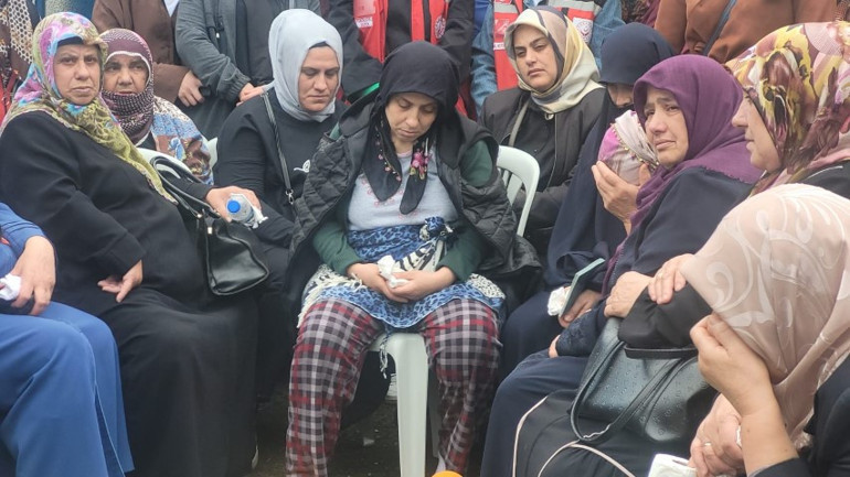 Yorgun mermi kurbanı Keremin cenazesine erken doğum yapan annesi ambulansla geldi