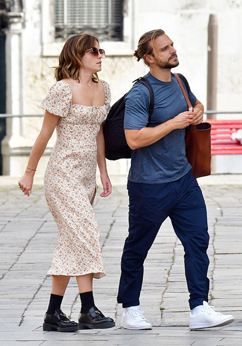 Eski çocuk yıldız şaşırttı: Sanki elbise değil şemsiye