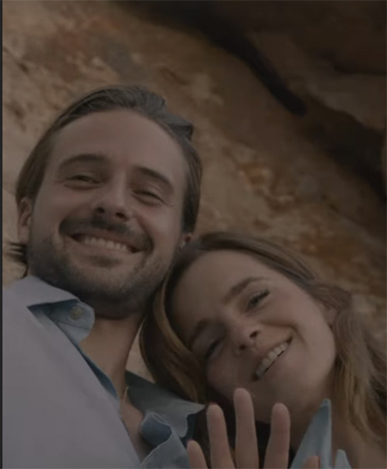 Eski çocuk yıldız şaşırttı: Sanki elbise değil şemsiye