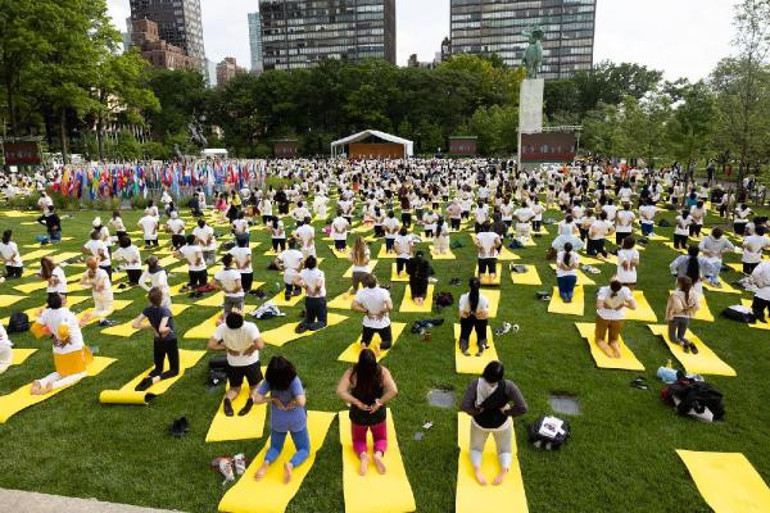 Hindistan Başbakanı Modi, New York’ta binlerce kişiyle yoga yaptı