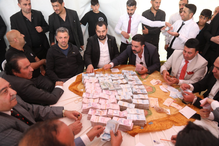 Damada 6 milyon lira, geline 4 kilo altın takıldı