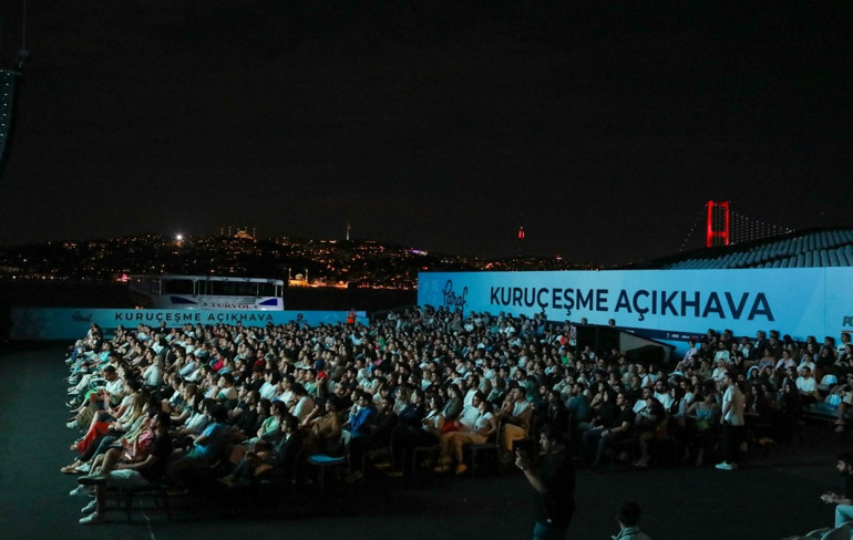 Kuruçeşme Açıkhava sahnesi sinemaseverlerle doldu