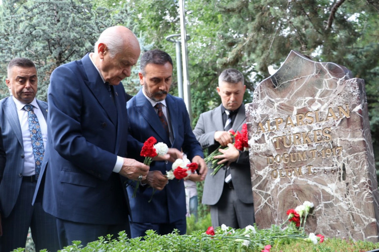 Bahçeliden Kılıçdaroğluna Merdan Yanardağ yanıtı: İhanetin serbestisi olmaz