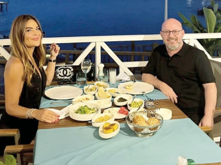 İlk fotoğraf tatilden... Özlem Yıldız aşkı buldu