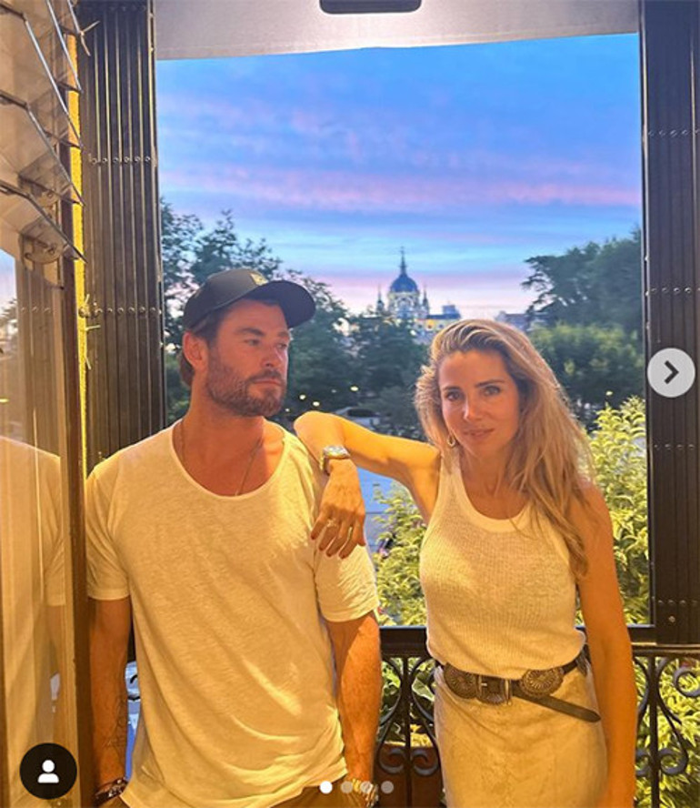 Sevgilisi kollarının arasında: Etrafı insanlarla çevriliydi, onun gözleri sadece bir kişiyi gördü