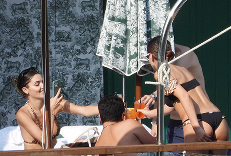 Hande ile Hakanın aşkı çoktan sınırları aşmış: Güneşin altında sarmaş- dolaş