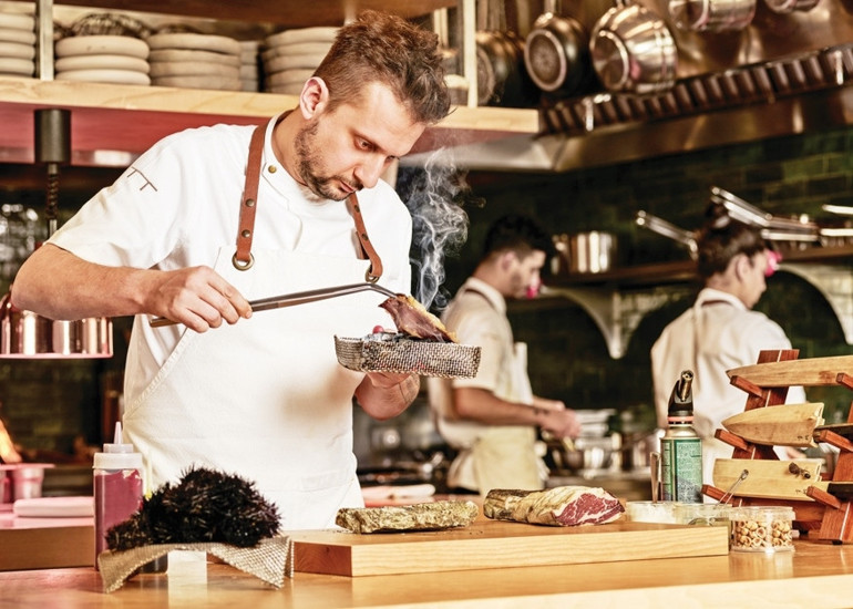 Restoranıyla iki Michelin alan şef Fatih Tutak: Mutfakta oyun oynuyorum kim oyun oynamaktan sıkılır ki