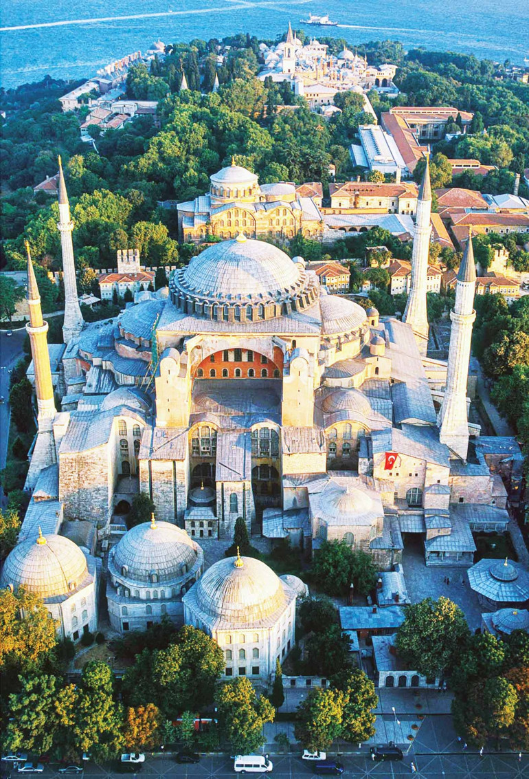 Alp Alper’in ‘Gökyüzünden Türkiye Air’ kitabı çıktı... Sadece kamera değil fotoğrafçı da uçtu