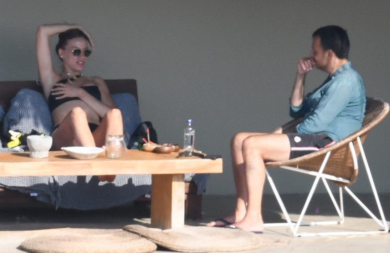 Koyu sohbet... Serenay Sarıkaya tatilde