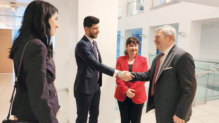 ‘Güler yüzlü Elçi’ye veda