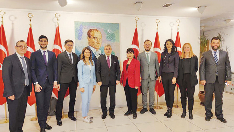 ‘Güler yüzlü Elçi’ye veda