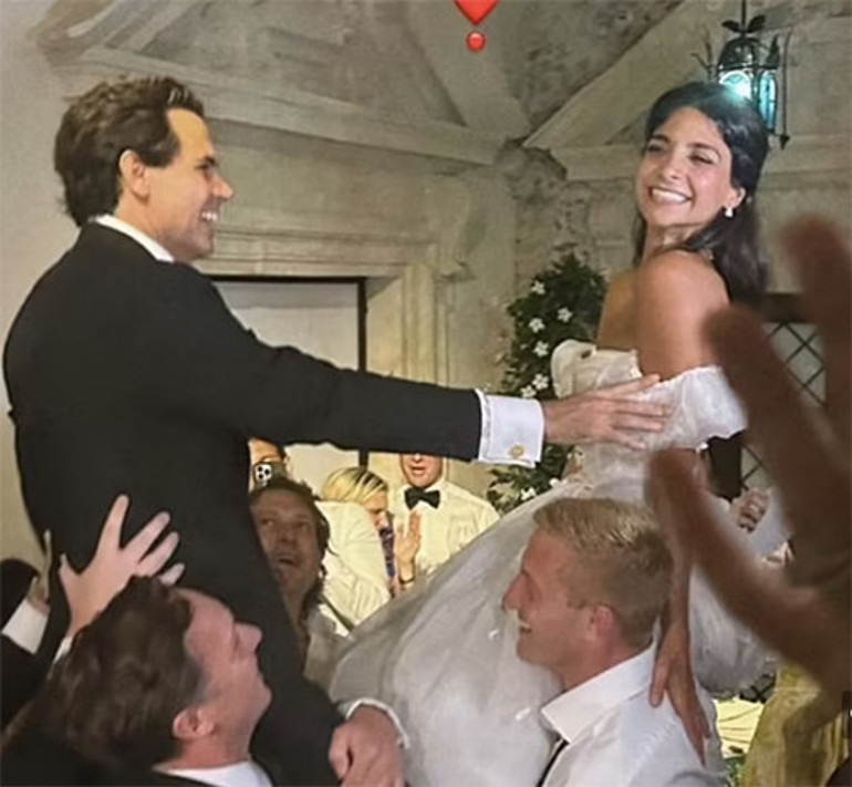 Sosyetik güzel, tavuk kralının veliahtıyla evlendi: Salona bile dans ederek girdiler