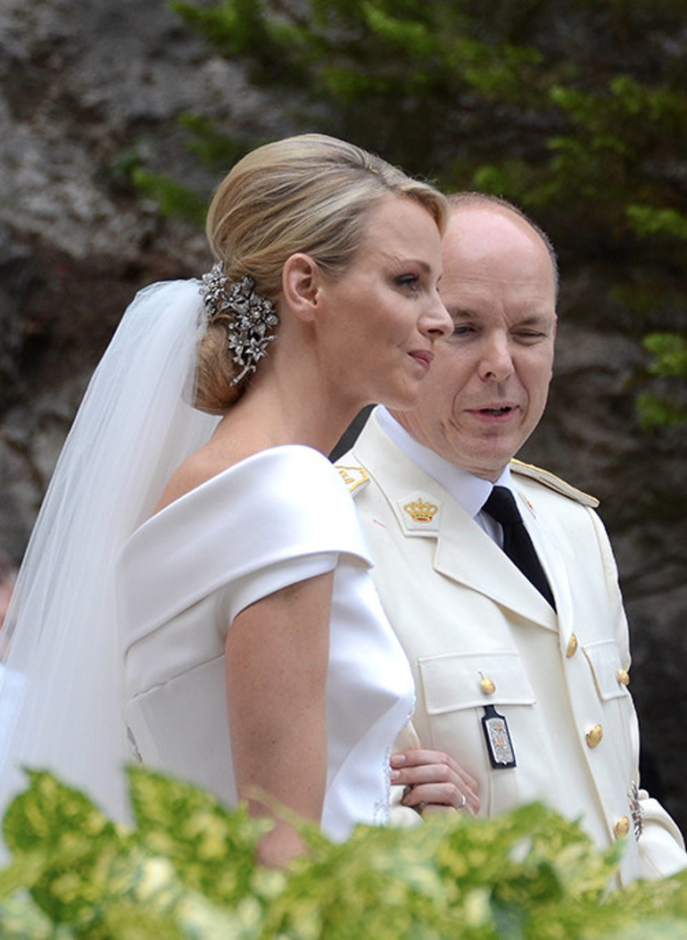 Ağlaya ağlaya giydiği gelinliğin ne sırları varmış