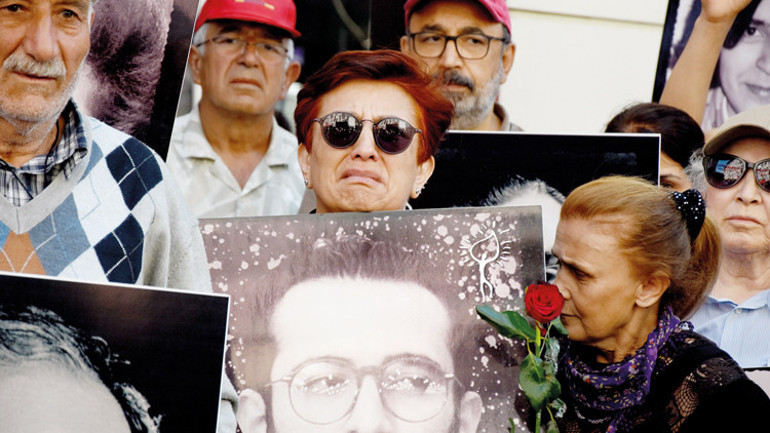 Madımak hâlâ yürek yakıyor 30. yıl karanfilleri