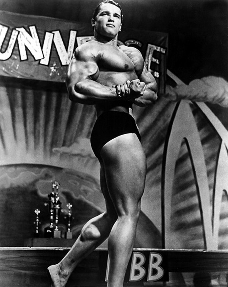 Annem odamdaki kaslı adam posterlerini görünce ağlamaya başladı