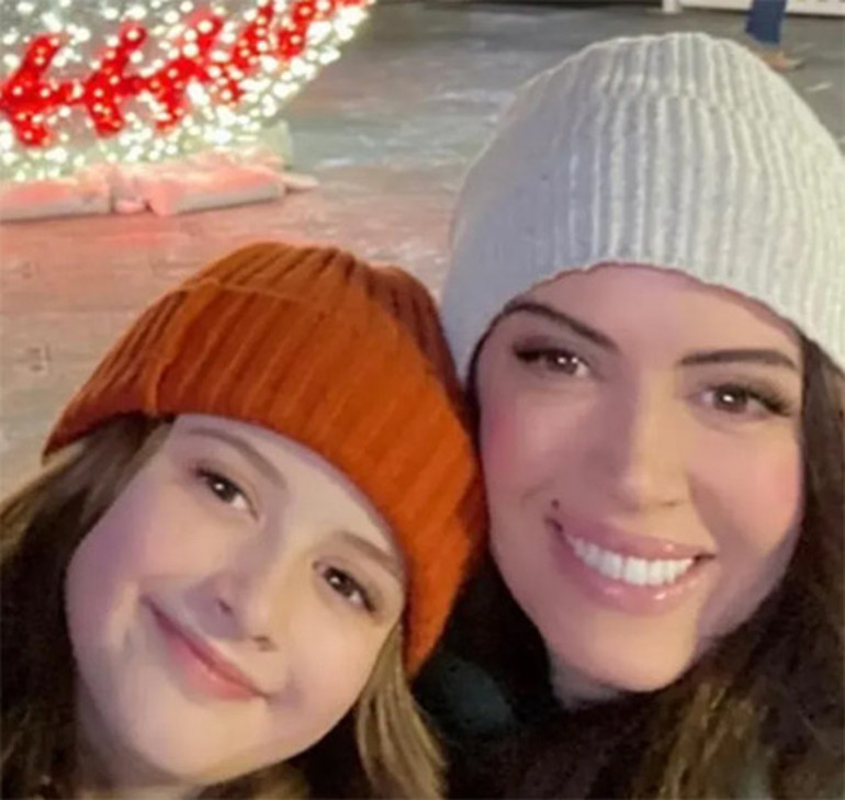 Sosyetik güzelin oğlunun bebek arabası olay oldu: Zenginin bebeği böyle gezer