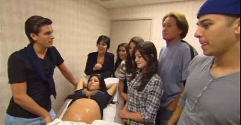 Bebek müjdesini pankartla duyurmuştu: Hamileliğinden milyon dolarlar kazanacak