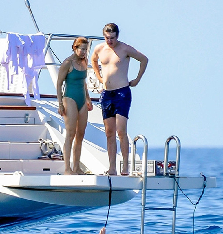 Bu ünlü tatilci diğerlerine benzemiyor: Fotoğrafçılara fazla mesai yaptırdı