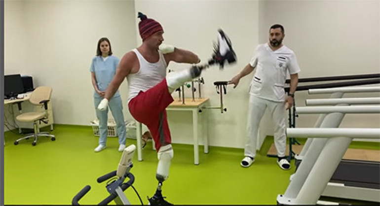 Şampiyon sporcunun trajedisi: Hem bacaklarını, hem ellerini kaybetti... Geriye içindeki umut kaldı