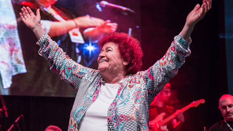 İsteyene caz, opera; isteyene eller havaya