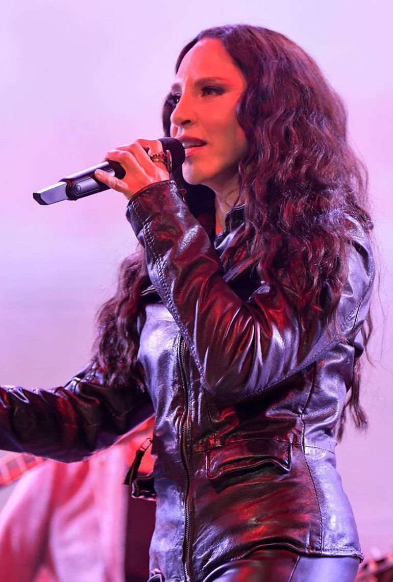 İsteyene caz, opera; isteyene eller havaya