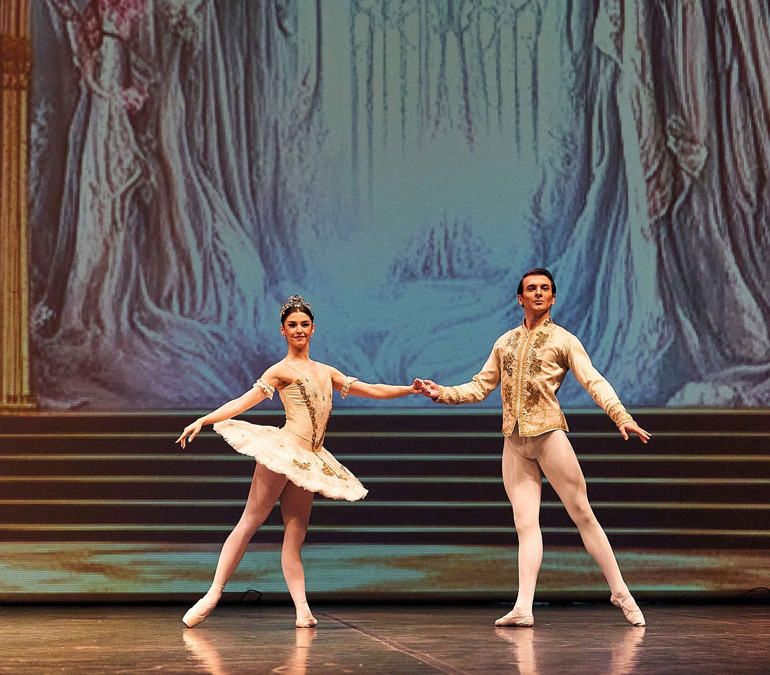 İsteyene caz, opera; isteyene eller havaya