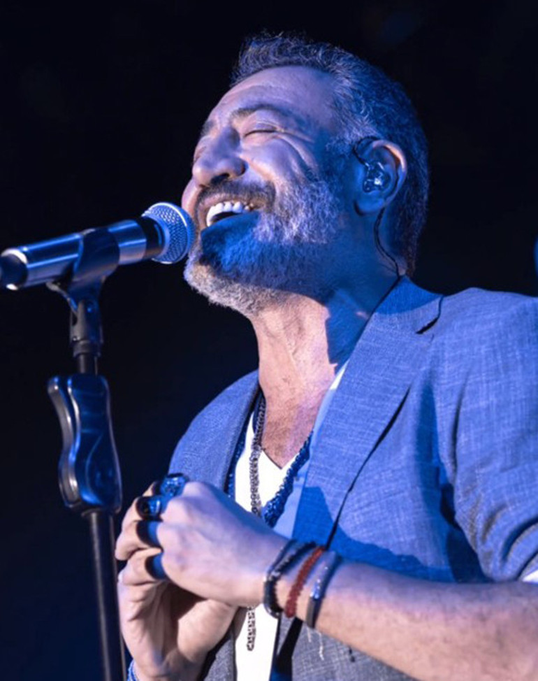 İsteyene caz, opera; isteyene eller havaya
