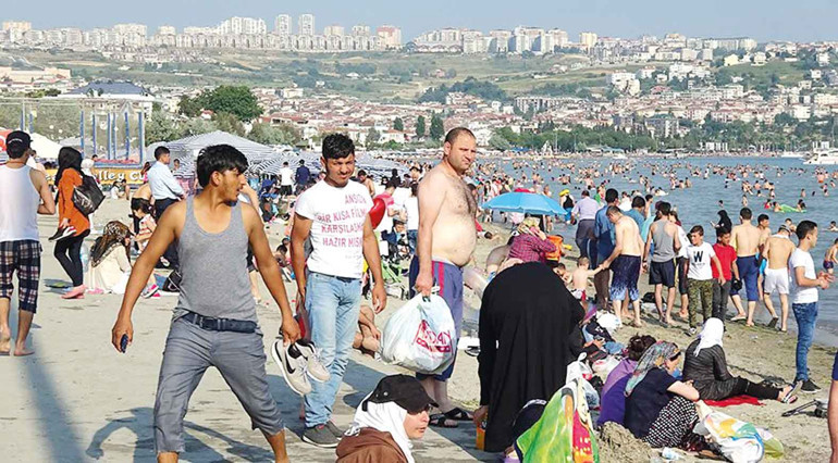 Kaçak göçmen avını takip ettik... Plajda, garda, otobanda...