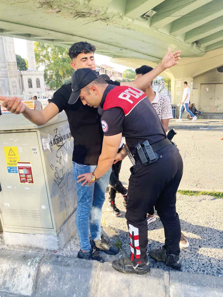 Kaçak göçmen avını takip ettik... Plajda, garda, otobanda...