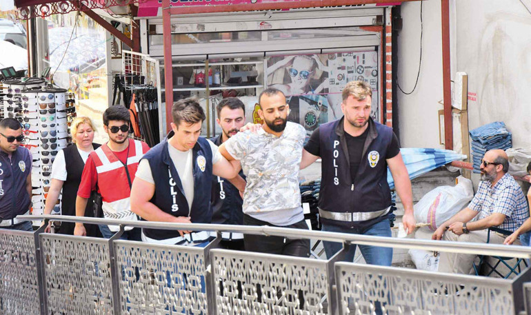 Kaçak göçmen avını takip ettik... Plajda, garda, otobanda...