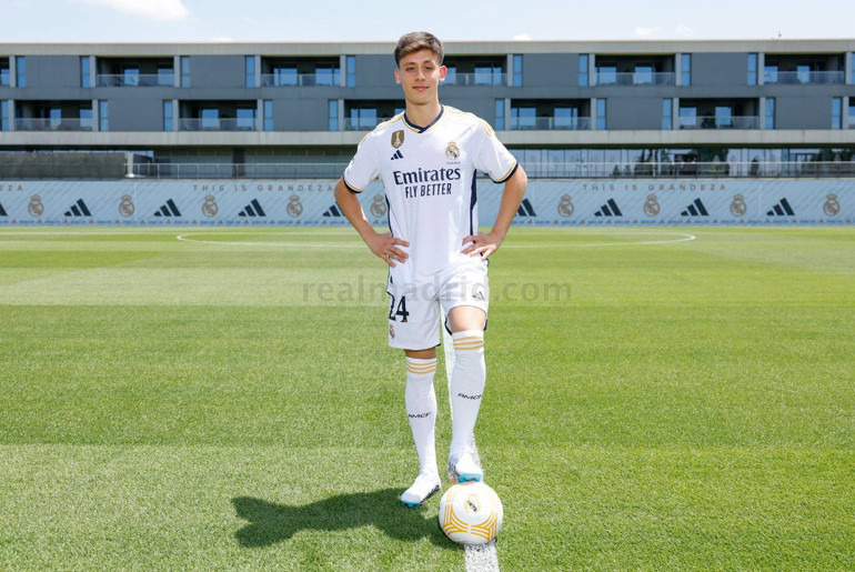 Son Dakika: Arda Güler Real Madrid formasını giydi