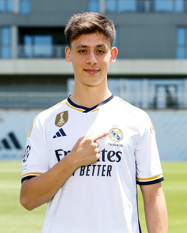 Son Dakika: Arda Güler Real Madrid formasını giydi