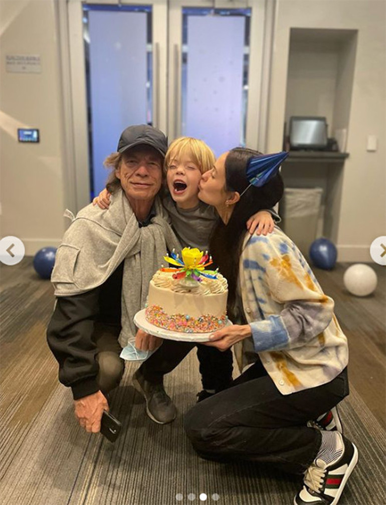 Nişan yüzüğünü taktı: Ama ufukta düğün görünmüyor