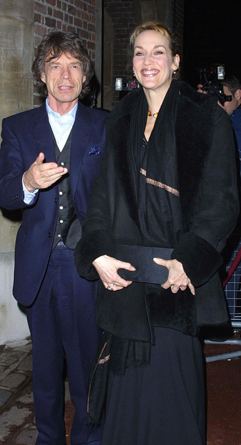 Nişan yüzüğünü taktı: Ama ufukta düğün görünmüyor