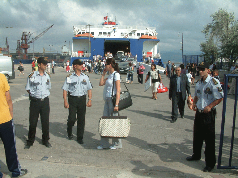 Feribot geri dönemedi