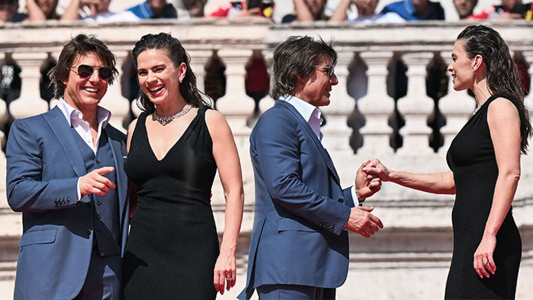 Yıldız oyuncu aşk dedikodularına son noktayı koydu: Onu amcam gibi görüyorum