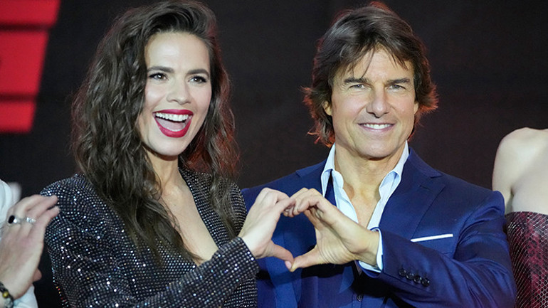 Yıldız oyuncu aşk dedikodularına son noktayı koydu: Onu amcam gibi görüyorum