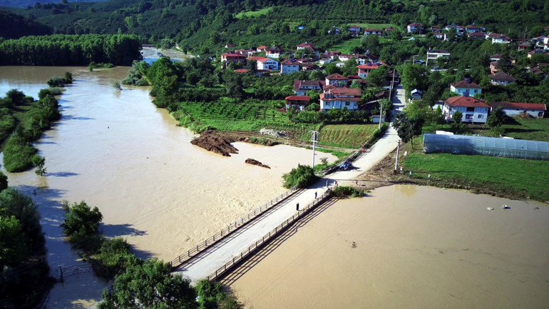 Düzcenin İçmeler Köyü böyle görüntülendi: Bölge su altında