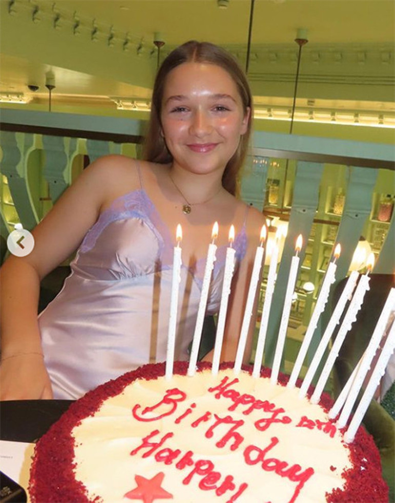 Eleştirilerden başı döndü: O daha çocuk... Gecelikle partiye mi götürdün